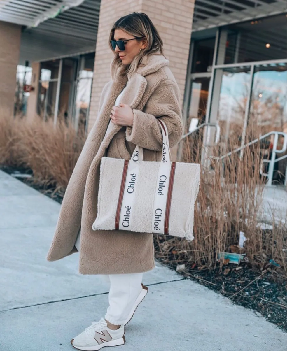 Oversized tote bags