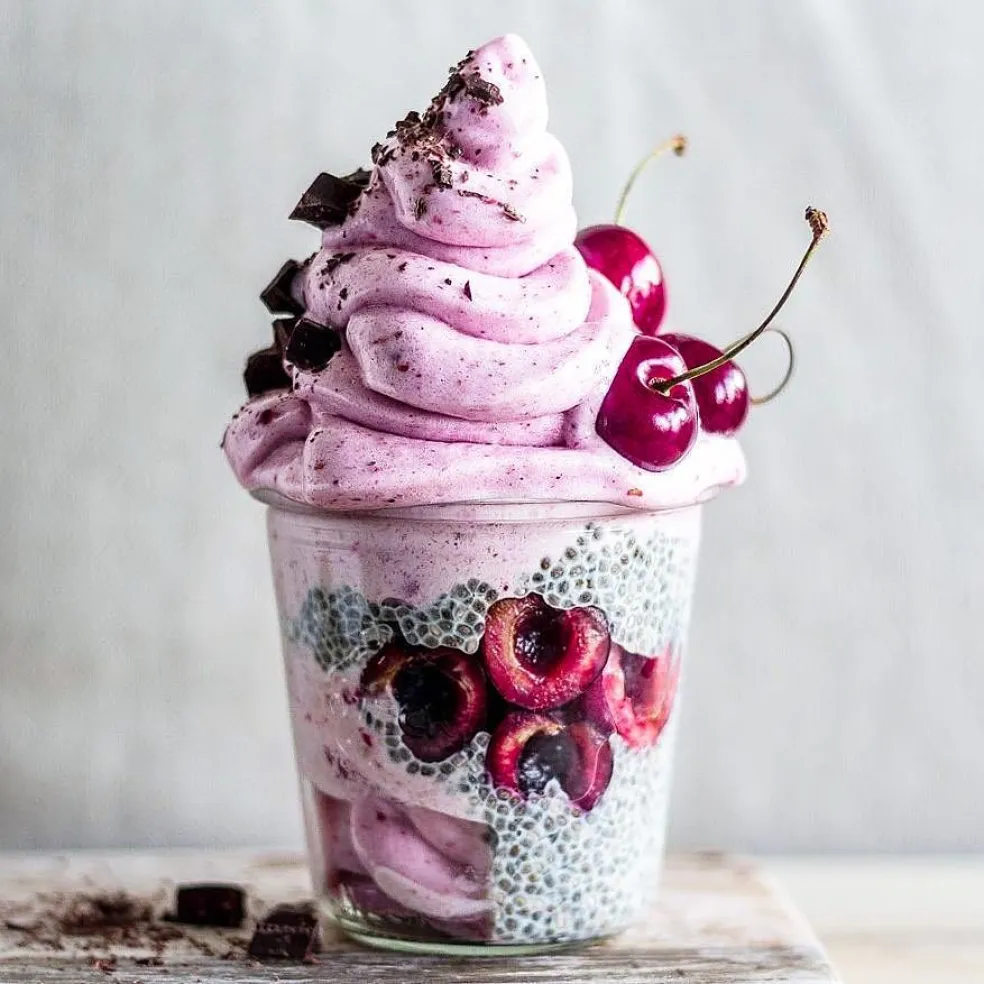 čerešňový chia pudding