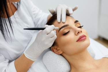 Microblading obočia – toto musíš vedieť pred absolvovaním tohto druhu tetovania!