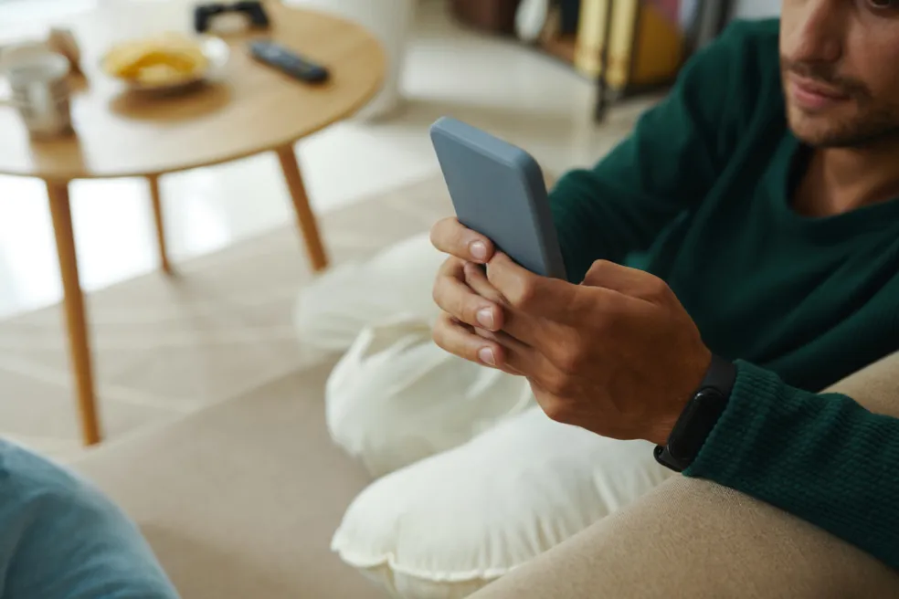 smartphone neck
