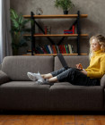 Ergonomické usporiadanie domácnosti pre zdravý chrbát – tipy, ktoré by ti nenapadli, ale pomôžu