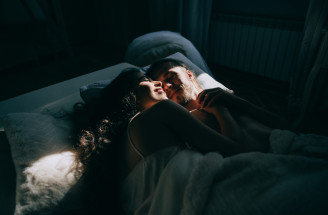 Porno vs. realita: Čo naozaj robí s intimitou a sebavedomím mladých?