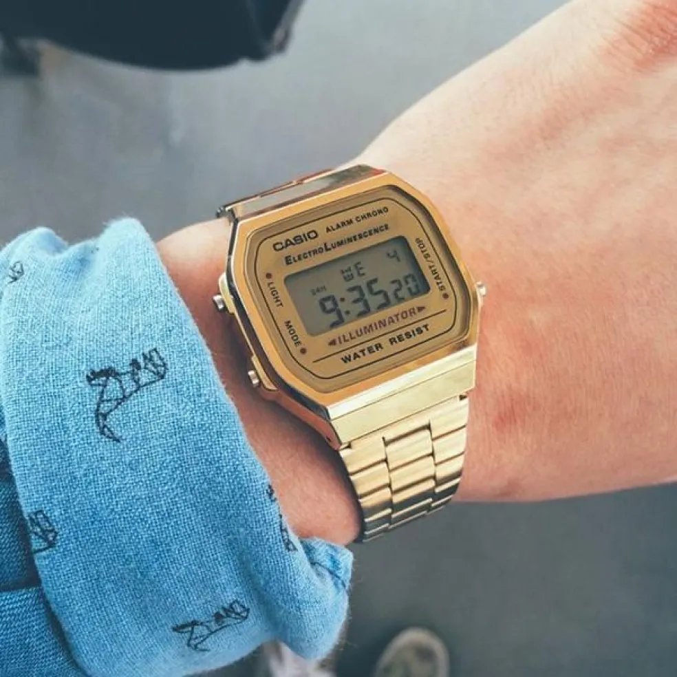 retro digitálne hodinky
