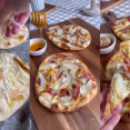 Najlepšie jesenné občerstvenie – flatbread s gorgonzolou, prosciuttom a hruškou
