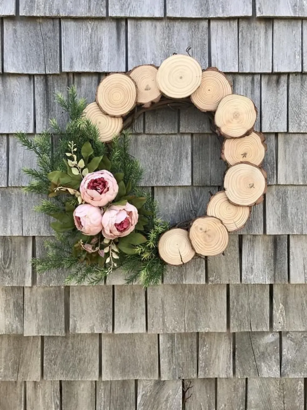 drevený veniec na dvere