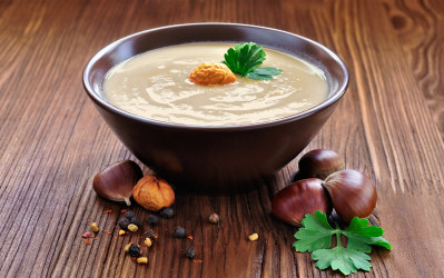 Jesenná kuchyňa: Krémová gaštanová polievka