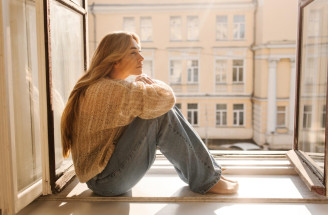 Nie si introvert ani extrovert? Prečítaj si, prečo sa v roku 2025 všetci stávame otrovertmi