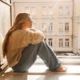 Nie si introvert ani extrovert? Prečítaj si, prečo sa v roku 2025 všetci stávame otrovertmi