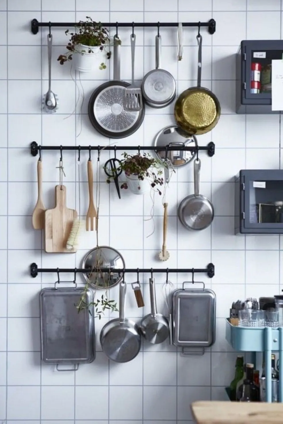 závesný systém do kuchyne