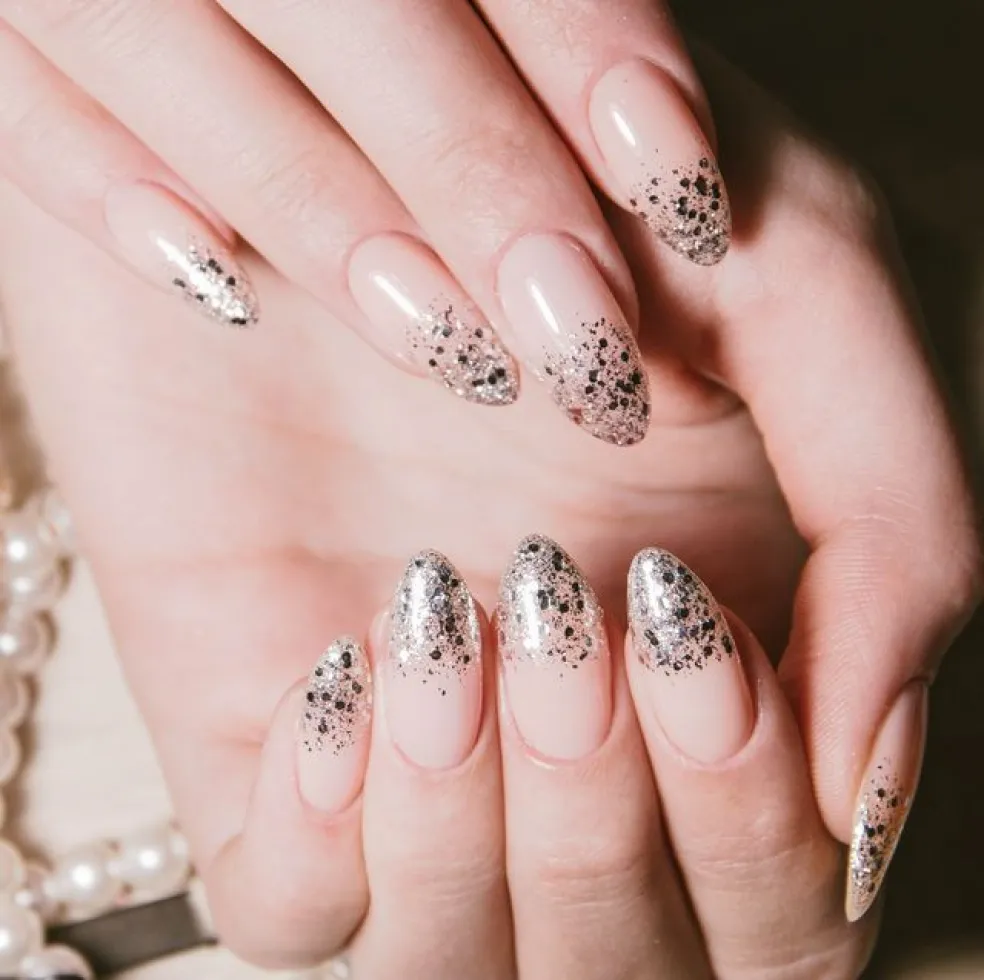 strieborné nechty