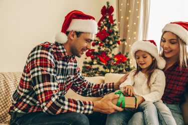 Existuje Ježiško? Kedy a ako povedať deťom, kto nosí darčeky?!