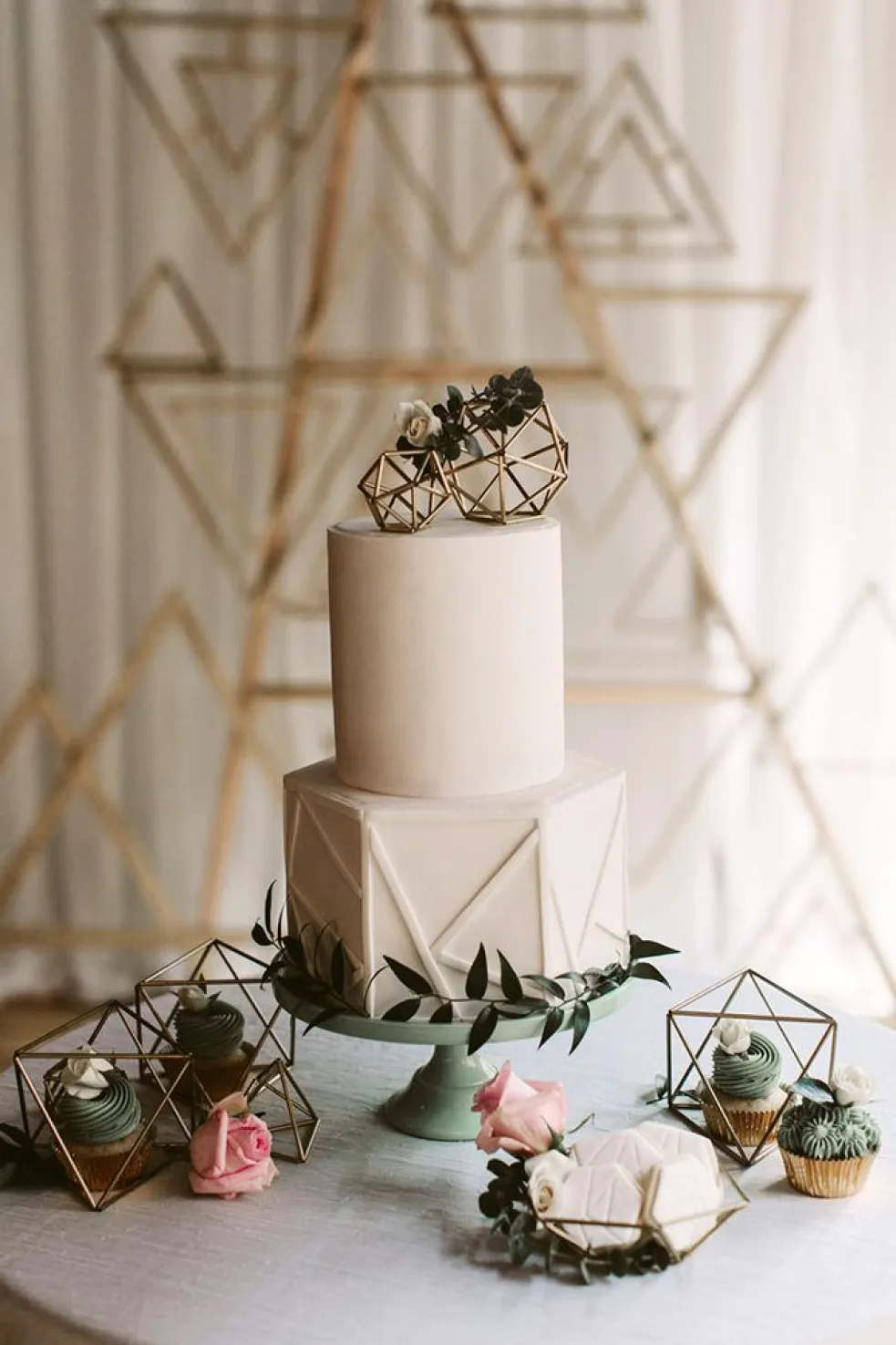 torty s geometrickým vzorom