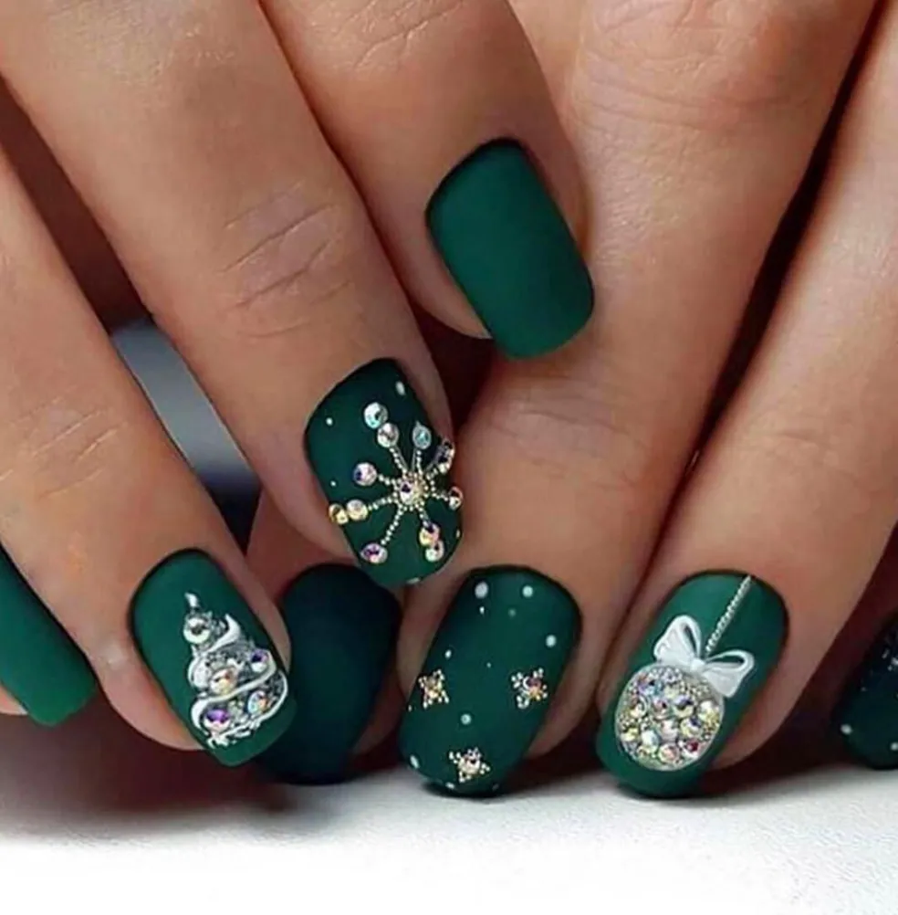 slávnostná manikúra