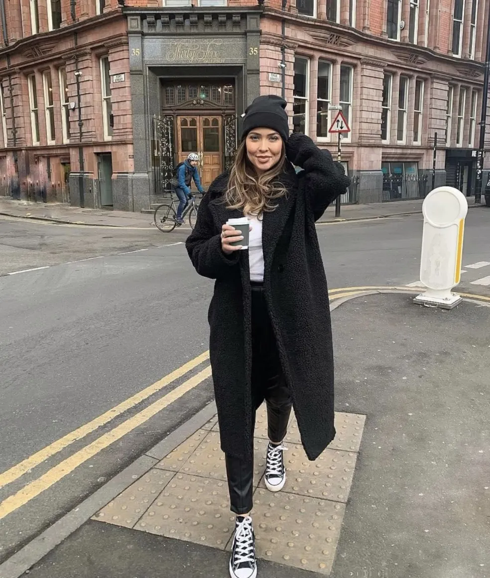 čierny teddy kabát