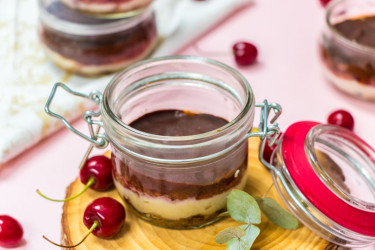 Recept: Nepečený vegan čerešňový dezert s kešu orieškami