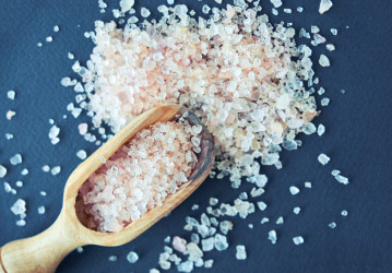 Ružová himalájska soľ: Prečo ňou čo najskôr nahradiť klasickú soľ?