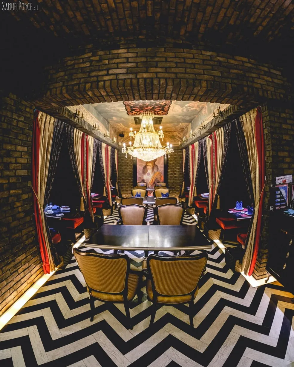 Alice in Wonderland Café