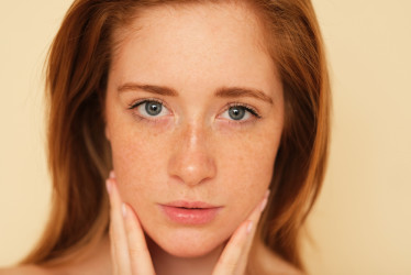 Voľné radikály našej pleti neprospievajú. Ako ju chrániť pred poškodením?