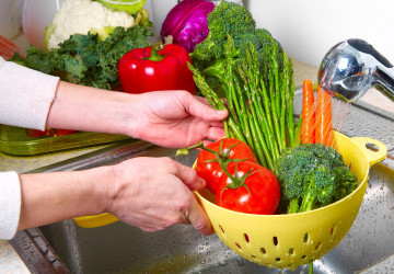 Ako správne umývať ovocie a zeleninu? Tieto chyby robíme!