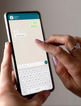 Šéf na WhatsAppe aj o polnoci: Kedy pracovná správa prekračuje hranice?