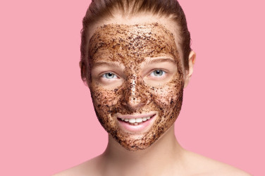 Recepty na domáci peeling na tvár: Dopraj pleti očistu bez chémie!