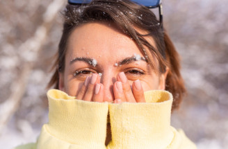Zvýšená citlivosť pleti počas zimy – ako si s ňou hravo poradiť a čo môže problém zhoršiť?