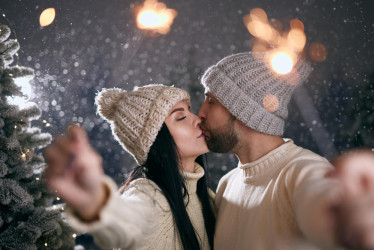 Horoskop lásky na december 2025: Teplo Vianoc, úprimnosť a blízkosť