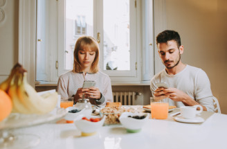 Nedostatok intimity – problém dnešných vzťahov. Prečo je ťažké byť v skutočnom kontakte?