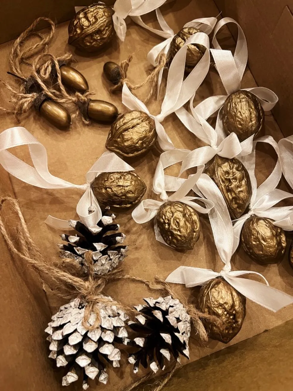 vianočné ozdoby z orechov