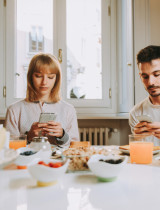 Nedostatok intimity – problém dnešných vzťahov. Prečo je ťažké byť v skutočnom kontakte?