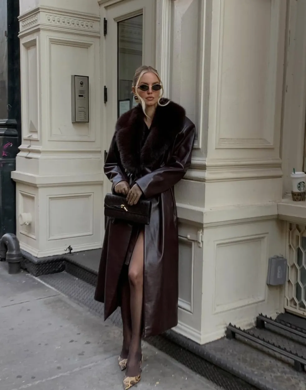 hnedý kožený kabát