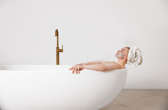 Naozaj stačí 20 minút vo vani? Tento jediný rituál má účinky, o ktorých sa roky mlčalo