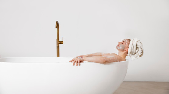 Naozaj stačí 20 minút vo vani? Tento jediný rituál má účinky, o ktorých sa roky mlčalo