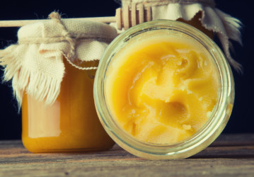 Kryštalizácia medu: Aká je pravda o tuhnutí medu a čo s tým?