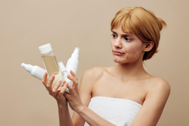 Ako dlho čakať medzi krokmi v skincare rutine? Odpoveď závisí od typu produktu