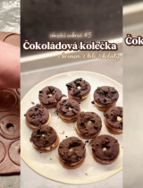 Čokoládové kolieska s plnkou z bielej čokolády – TOP vianočné pečivo tohto roka!