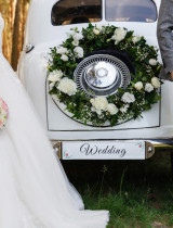 Ako vyzdobiť svadobné auto? Aké voliť dekorácie a materiály?
