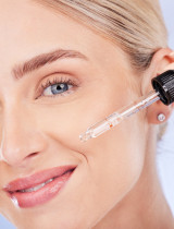 Kyselina laktobiónová v kozmetike – nepoznáš ju? Zoznám sa s jej skvelými účinkami!