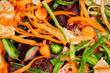 Šupky z jabĺk, banánov, cibule a ďalších potravín – TOP tipy, ako ich zužitkovať