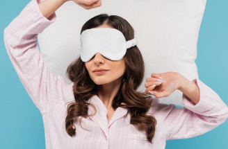 6 jednoduchých spôsobov, ako ochrániť vlasy pred poškodením počas spánku