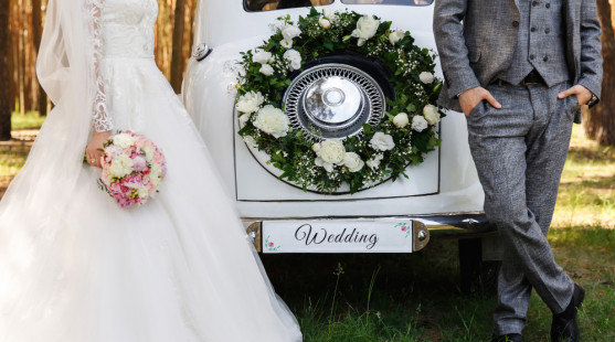 Ako vyzdobiť svadobné auto? Aké voliť dekorácie a materiály?