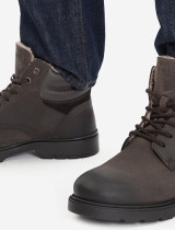 Od športových po elegantné - prečítajte si, ktoré zimné topánky sú nevyhnutnosťou v pánskom šatníku!