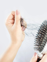 Viete, ako čistiť vaše hrebene a kefy? Prezradíme vám to!