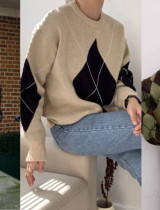 Zbohom nudné roláky! Tento sveter ovládol zimu a ženy po ňom šalejú