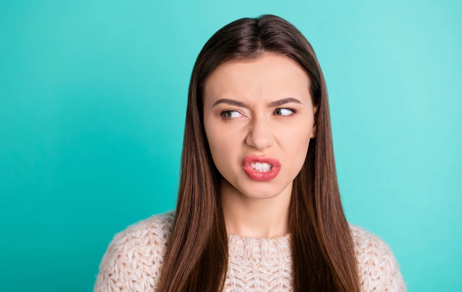 znaky závistlivej osoby