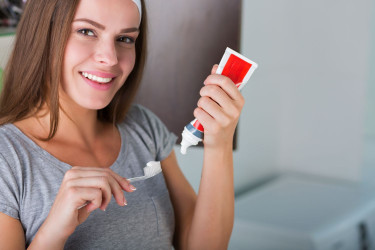 Základ o fluoridácii - spôsob, akým spevniť zubnú sklovinu