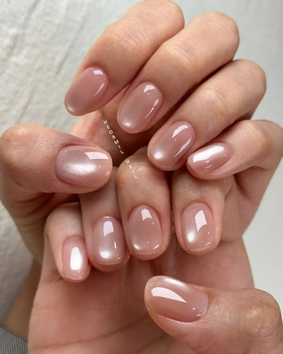 minimalistické valentínske nechty