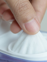 Detské vlhčené obrúsky: Ako ich využiť v domácnosti úplne inak?