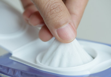 Detské vlhčené obrúsky: Ako ich využiť v domácnosti úplne inak?