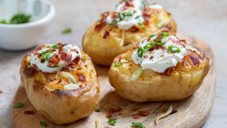 Pečené zemiaky plnené kyslou smotanou: Také jednoduché a také chutné!